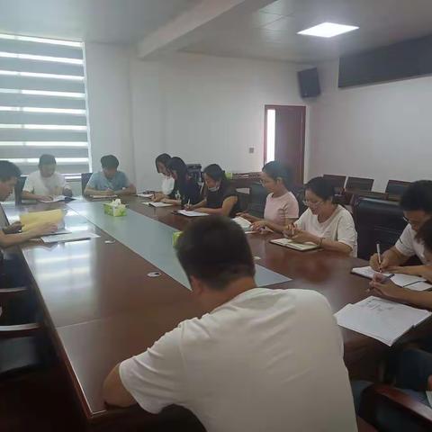 宝鑫发投公司机关支部组织学习相关文件精神