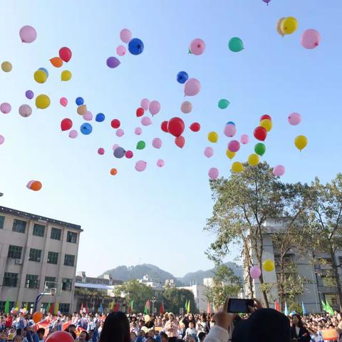 记录精彩时刻，定格拼搏瞬间——记吉首市第二小学第四十八届运动会