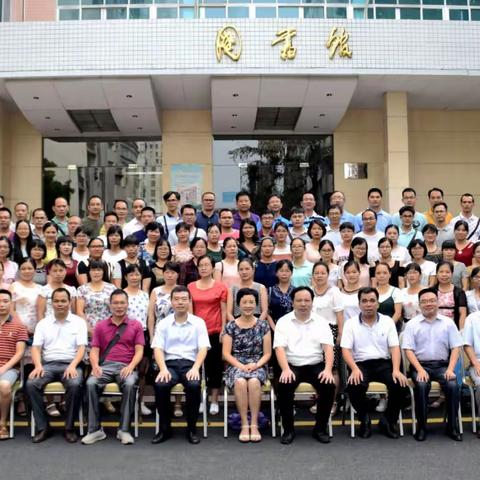 实施强师工程，培养高素质教师队伍