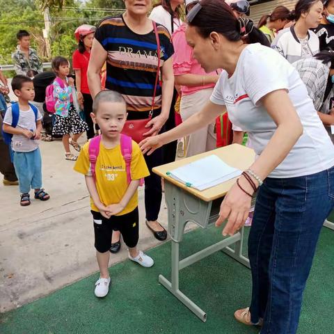 五指山市通什中心幼儿园 幼儿一日活动简报