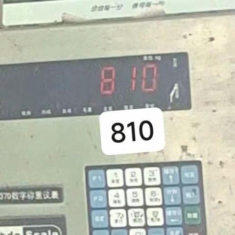 磨刀坑社区 2023年7月13日 餐余收68桶（8.730吨)