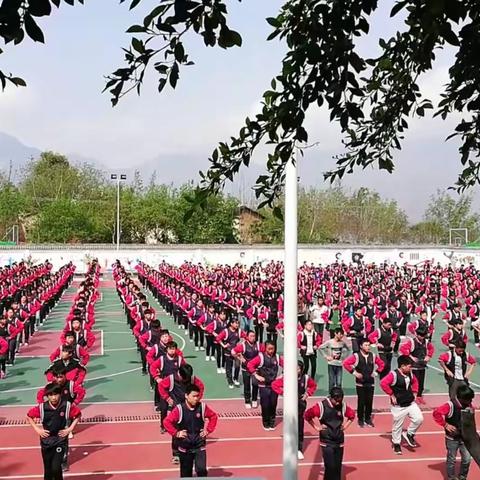 活力大课间，为健康学习"加餐"