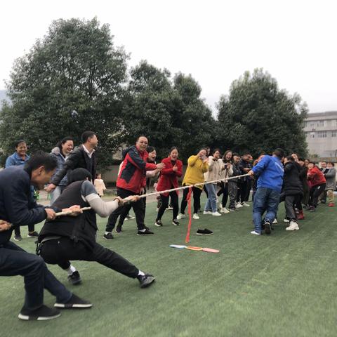 南北镇中心幼儿园：开展“阳光运动 快乐成长”亲子运动会活动