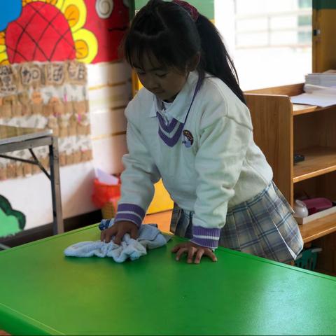 南北镇中心幼儿园五一劳动节主题活动