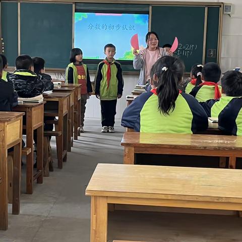 在游戏中学数学，在学习中得收获———记镇东小学数学教研活动