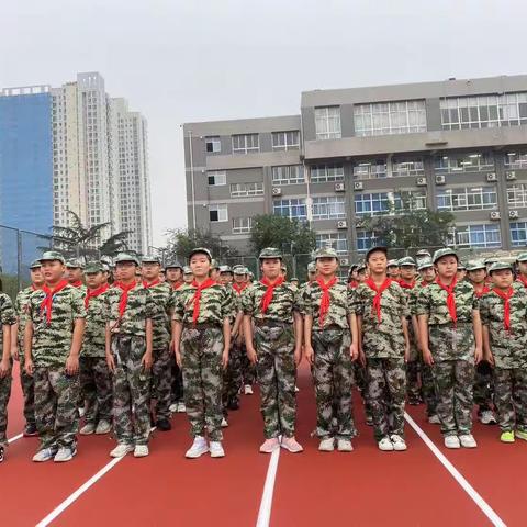济宁十三中2023级春节班军训纪实——无军训不少年