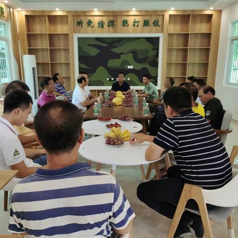 榆红村退役军人服务站开展“八一”退伍军人座谈会及慰问活动