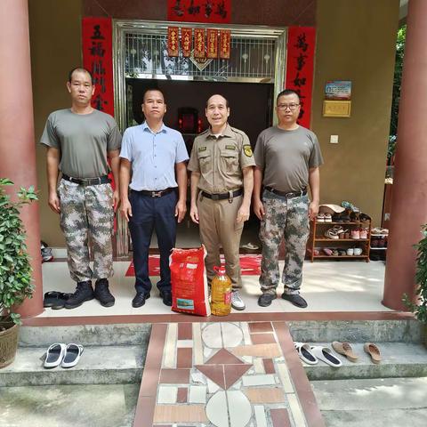 吉阳区榆红村退役军人服务站开展“八一”走访慰问活动