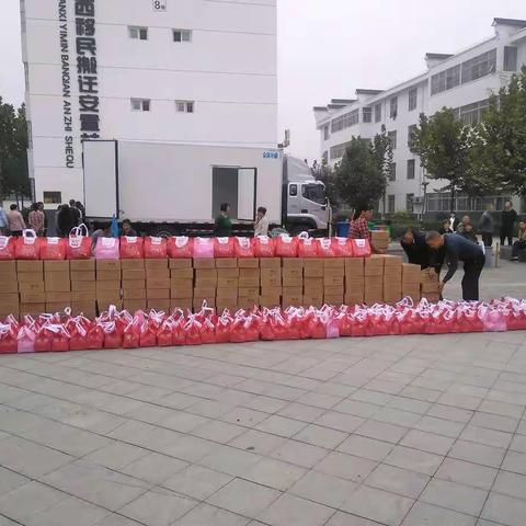 让我们的群众过一个快乐祥和的国庆节和中秋佳节！