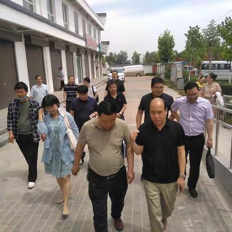 推进脱贫攻坚加大产业扶贫力度