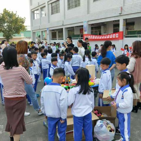 爱心❤无限，快乐奉献——东里小学东苗爱心义捐义卖活动