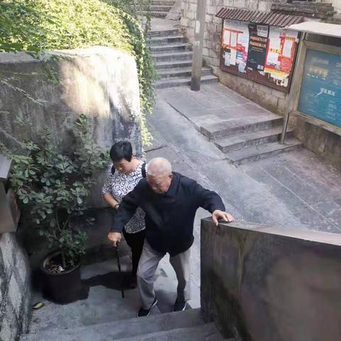 新田垅社区“九九重阳节、浓浓敬老情”