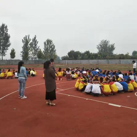 梁山街道鱼王庄小学9.18防空演练