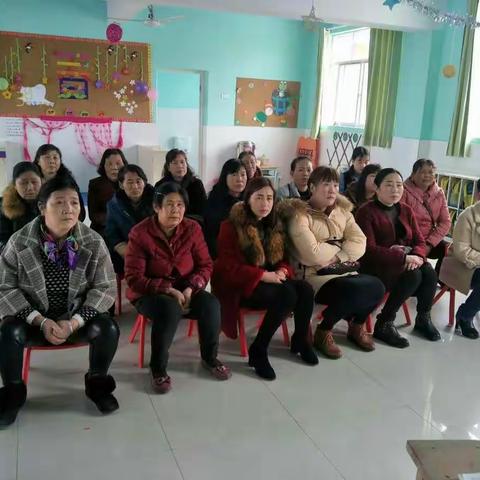 大风车幼儿园果一班新学期家长会并庆祝女神节