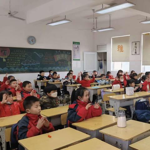 雅塘村小学周五2001班课桌舞