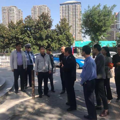10月2日假期第二天岳智宏副区长带领城南整治办成员单位，对城南客运站进行检查。