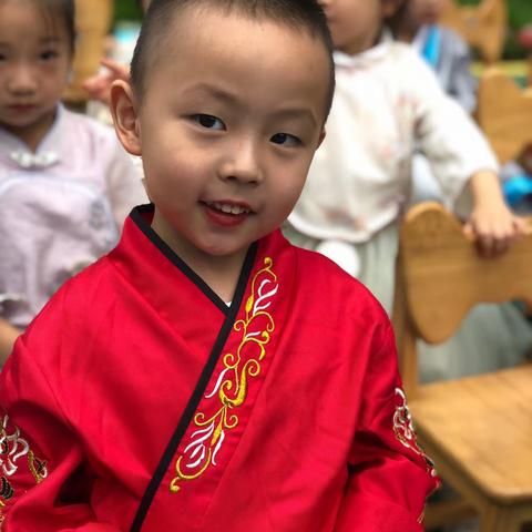 “东方神韵 . 盛世霓裳 "---六壹滨水幼儿园第一届汉服节