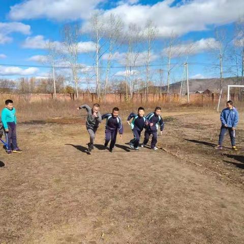 双减不减质，教研促成长             ——满归中小学“音体美学科推门听课促成长”教研活动