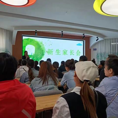 “最美初相遇，共见新成长”第四幼儿园小班新生家长会及半日体验活动