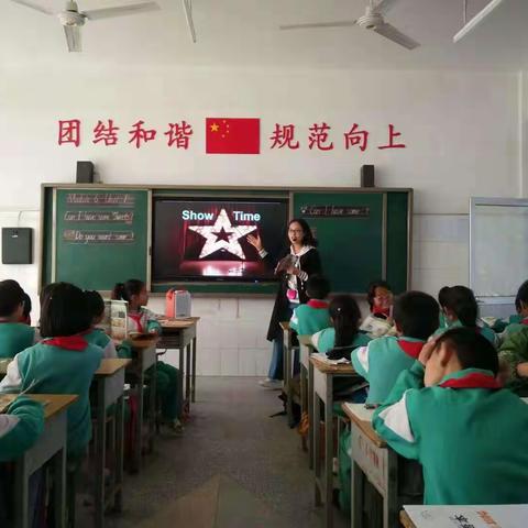 示范引领促提升——菜屯镇中心小学示范课活动