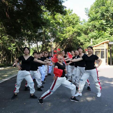 【多彩人生】南湾街道丹竹头社区健身服务点11月教学成果展示🌹