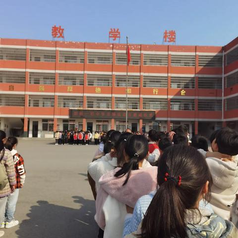 “雷锋精神永传承 引领少年勇担当”—彭桥一初中开展学雷锋活动月系列活动