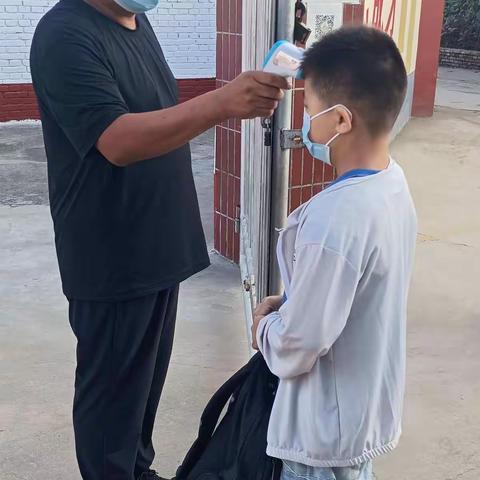 学校的日常生活                            魏家院小学     刘绪朝