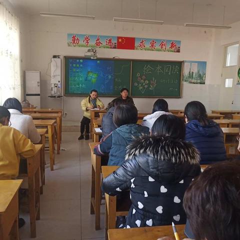 近日，实验小学举行了绘本阅读优质课观摩及研修活动。