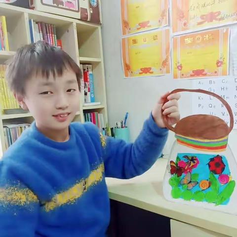 装满昆虫的小瓶子