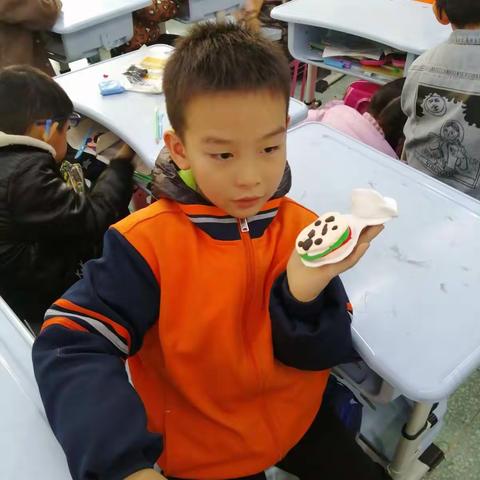 一二班《创意手工—童趣彩泥》