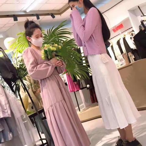 春暖花开，享受美好幸福生活！东光信誉楼时尚女装邀您一起共享春日暖阳！