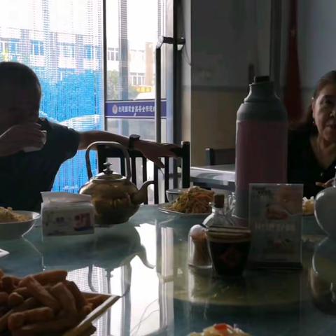 吉祥鸟吉祥如意，快乐人永远快乐