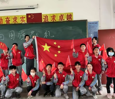 虎山乡龙州村 “庆国庆，喜迎二十大，我与龙州共成长”主题宣讲活动