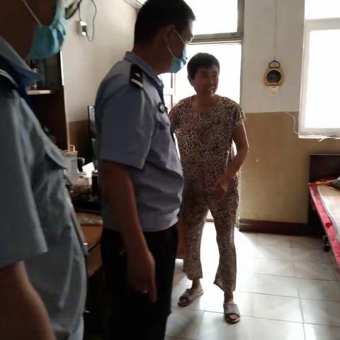 午朝门社区联合午朝门民警端午慰问特殊人群