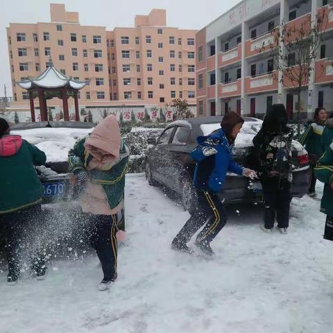 扫雪，打雪仗，堆雪人！向第一场大雪致敬！