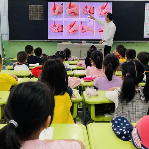 【传承】书法艺术进课堂--“写好规范字、做好小学生”