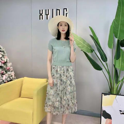 东祥商厦四楼香影品牌女装购满299砸金蛋减代金券