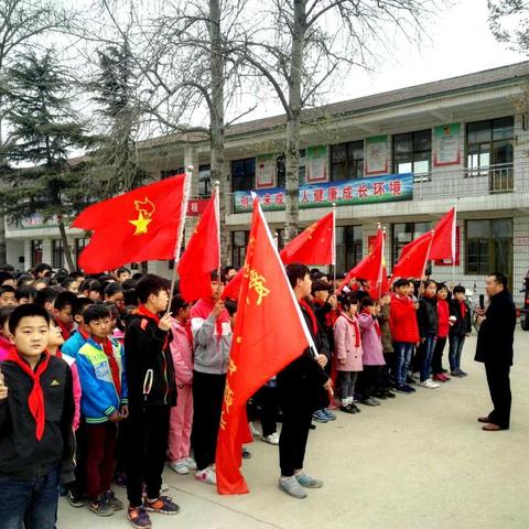 北高蓬小学清明节祭扫烈士陵园