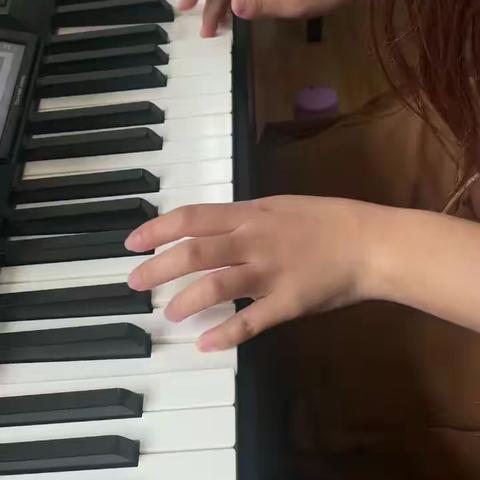 专业作业4学前2201刘雨璐儿童弹唱