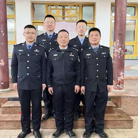 一身警服，两代传承