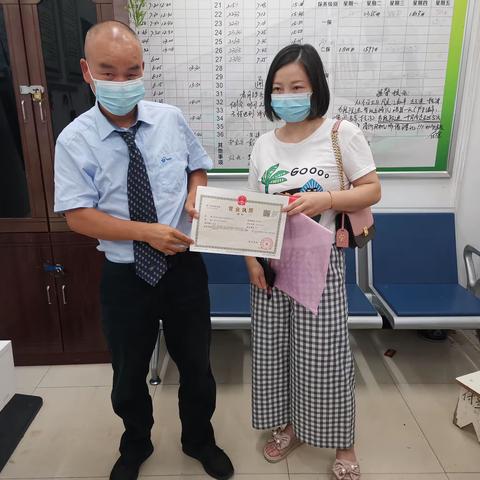 乘客大意丢失重要单位资料，获公交人热心寻回