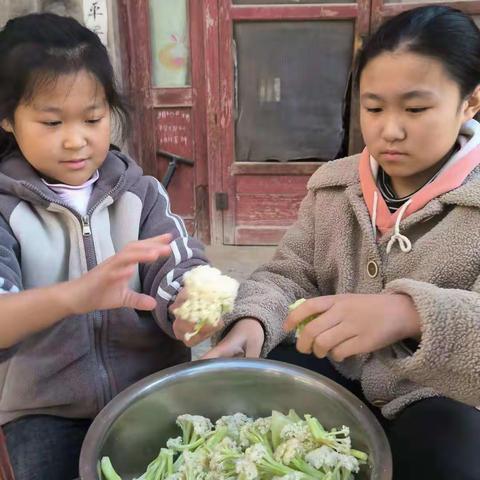 我的拿手菜——大马圈学校三年级争做厨房小能手活动