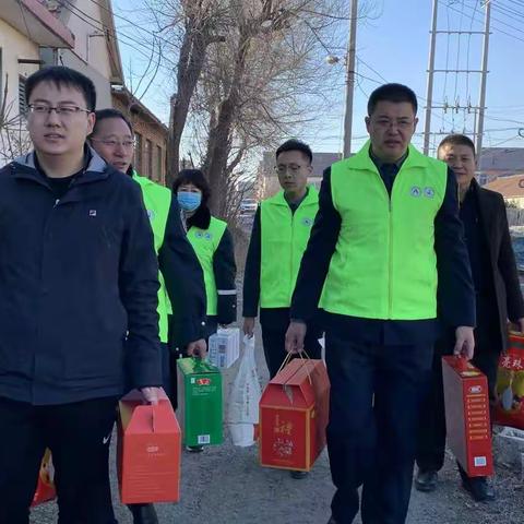 莱州收费站党支部开展“迎新春 送温暖”志愿者服务活动