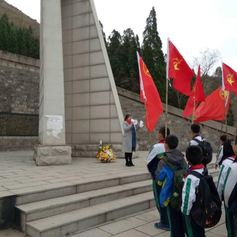 铭记革命先烈精神，担负振兴民族使命 ___侯庄中学清明节黑铁山扫墓活动