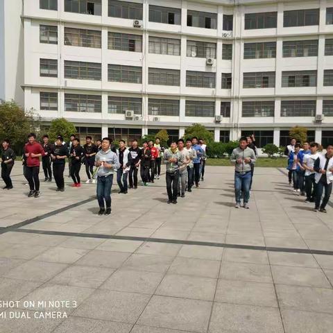 2018年校园文化艺术节班级集体舞花絮