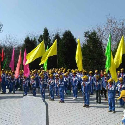 缅怀革命先烈，弘扬革命精神。天水镇焦李小学——2018年祭扫革命烈士墓活动