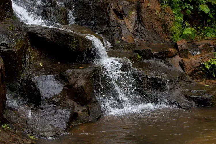 高山平湖出天池 流泉飞瀑下九华