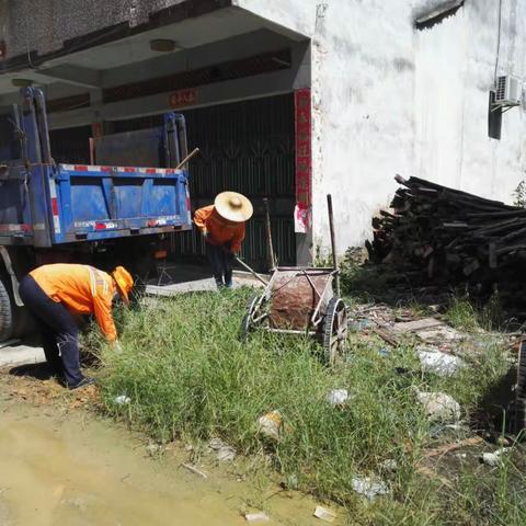 ［热心市民，为环卫工人送清凉］