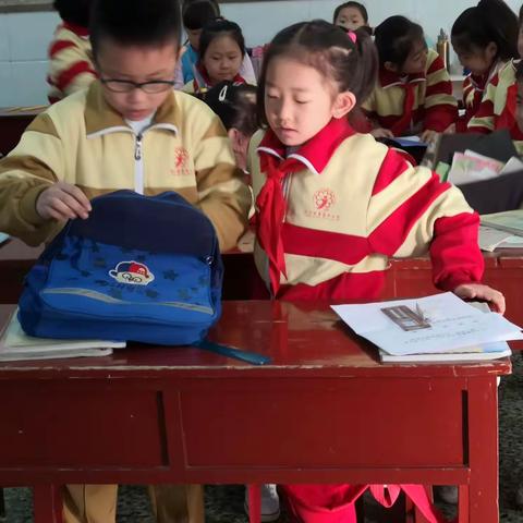 映山花儿初绽放   学子扬帆启新航——二年级十班 本学期班级纪实