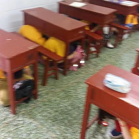 五.十七班防震减灾安全疏散演练